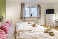 Haus Esche - Schlafzimmer-2