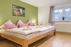 Haus Esche - Schlafzimmer-1